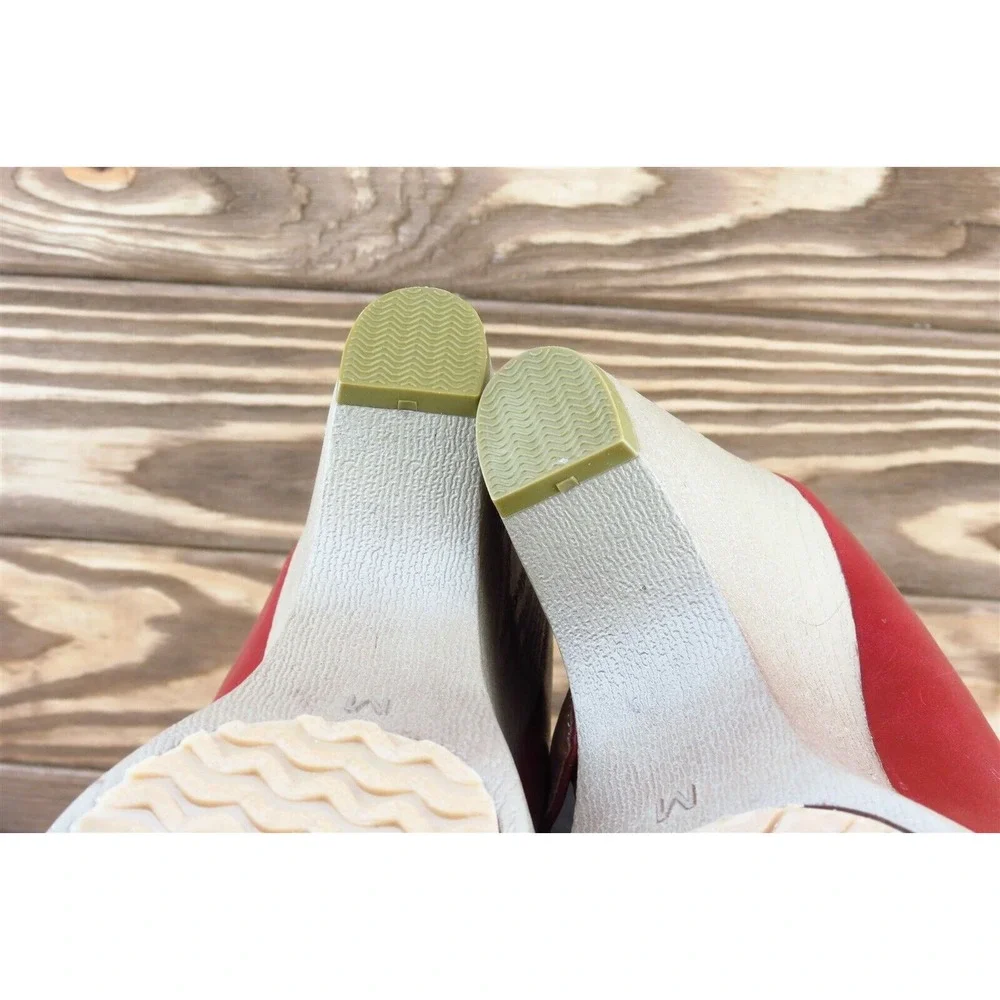 Rewind Me and‎ Forever Size Medium Red Round Toe Platform Leather